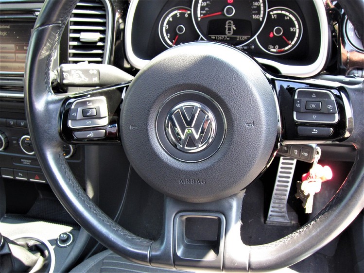 VOLKSWAGEN BEETLE