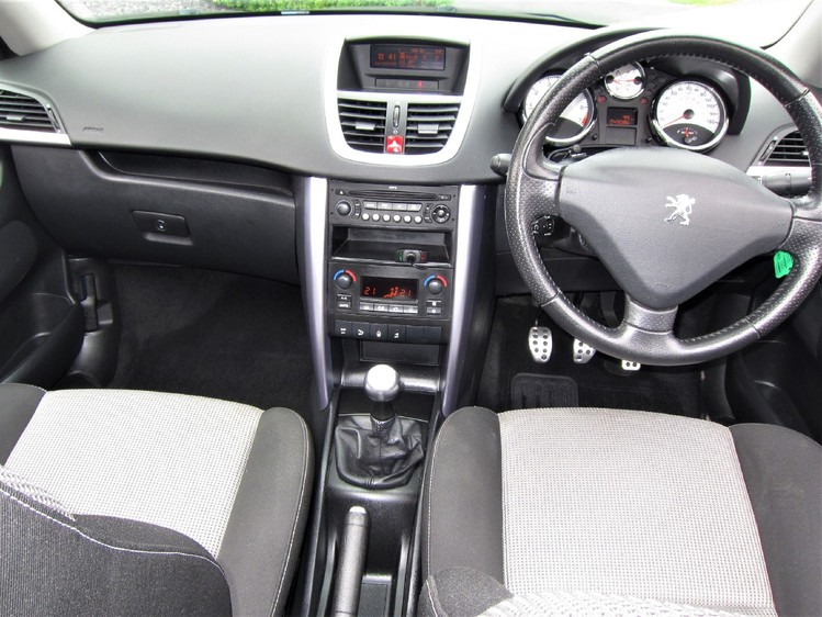 PEUGEOT 207