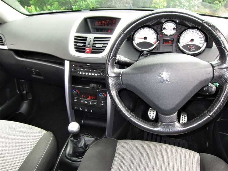 PEUGEOT 207